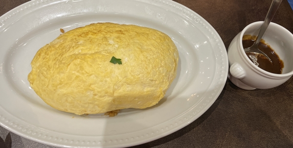 スフレオムライス AUX BACCHANALES