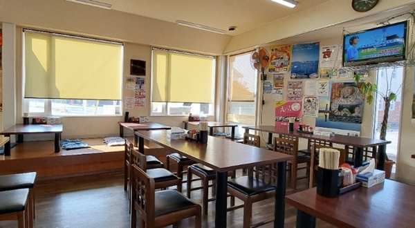 香川県宇多津町にあるセルフうどん麺太郎の店内写真